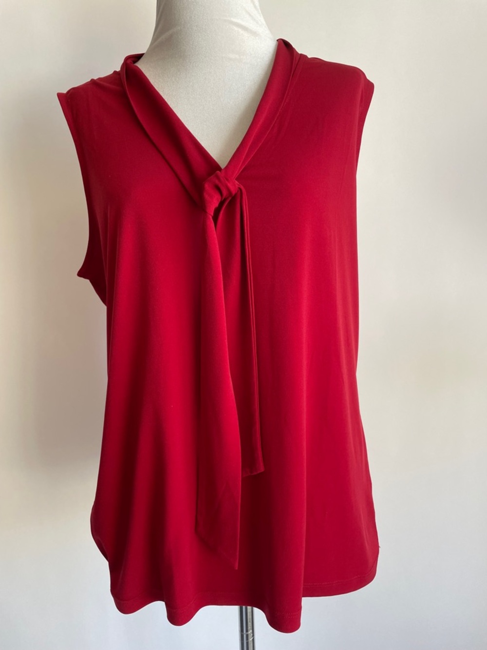 Minimalist Banana Republic Red Sleeveless Tie Neck Blouse Large Elegant Work Top